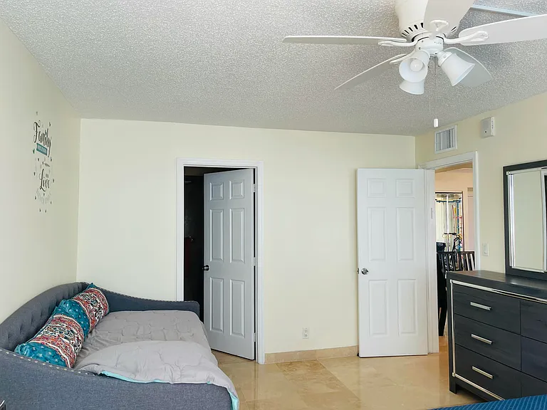 1237 Hillsboro Mile #302 — Photo 34