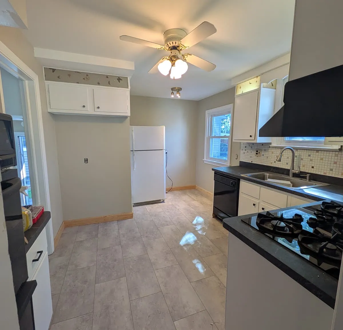 3 bed, 1.5 bath, 1640 sqft, $2,150 — Photo 3