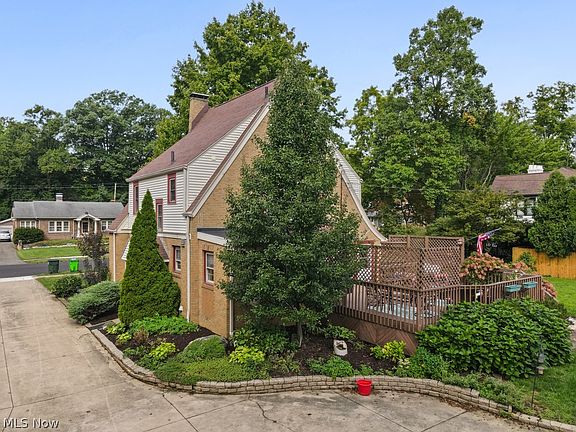 3rd image of 2740 Ridgewood Ave