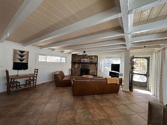 5th image of 784 Berkley Ln #3B-2BA-1450SQFT