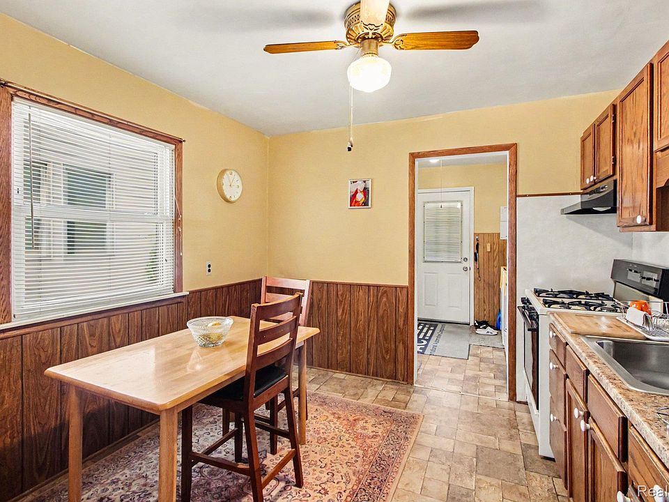 14027 Hobart Ave, photo 8