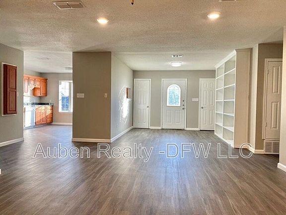 2nd image of 206 Honey Bee Dr