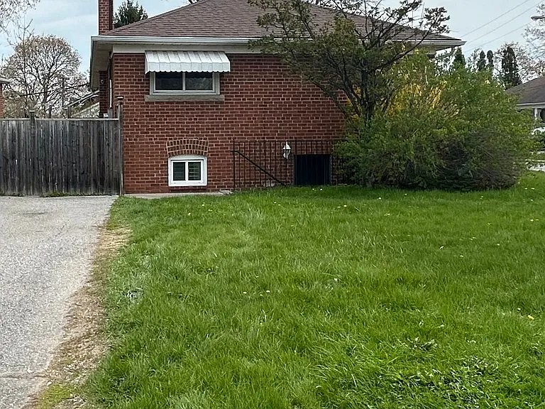 2 Kellyvale Rd #BSMT A — Photo 10