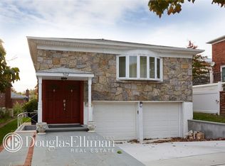 5612 210th St, Flushing, NY 11364