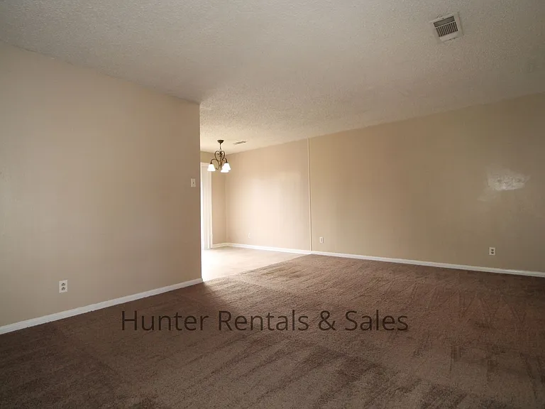 2810 Lawndale St — Photo 6