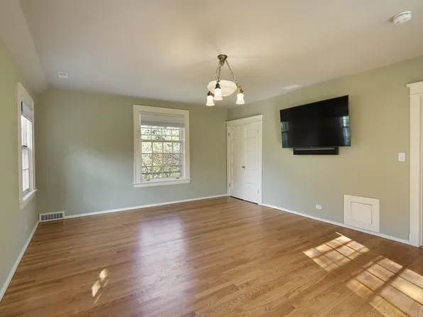 1100 Crescent Ln, Winnetka, IL 60093