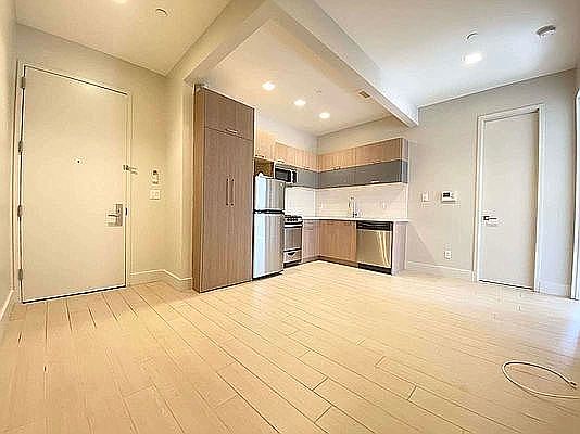 3rd image of 272 W 139th St #3E
