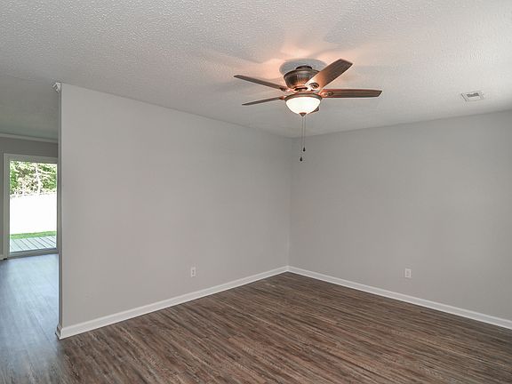 5th image of 204 Springhill Ln