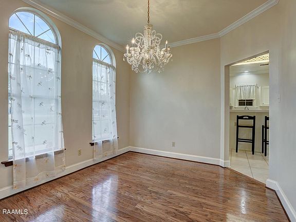 4th image of 102 Stonewall Ave