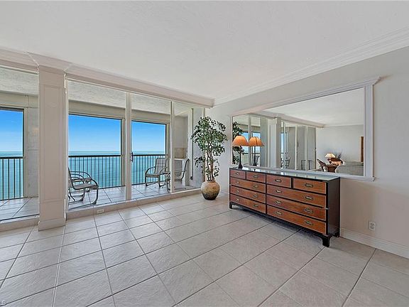 4th image of 4051 Gulf Shore Blvd N