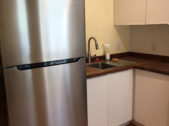 5th image of 2281 Fleetwood Dr