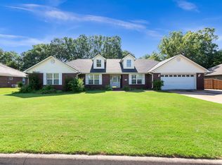 300 Cherokee Ln, Clarksville, AR 72830