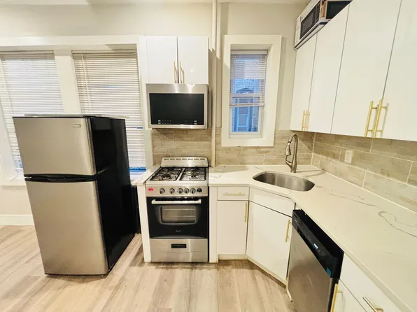 126 Corbin Avenue image 2 of 14