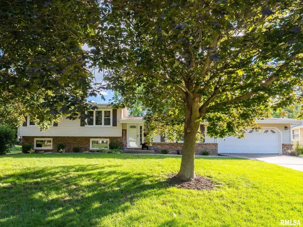 436 Idlewhile Dr, Farmington, IL 61531