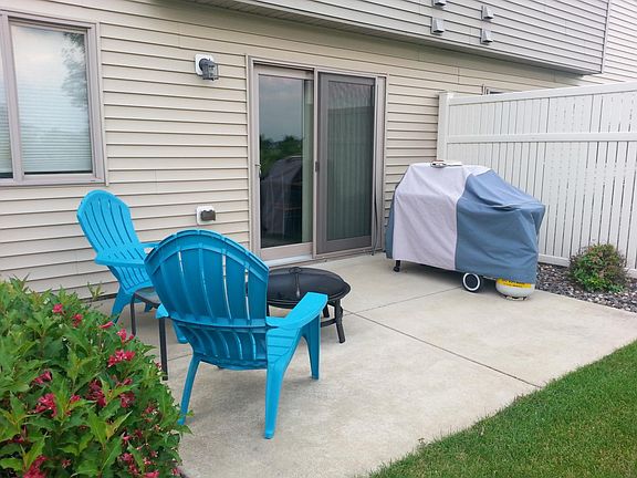 3rd image of 1036 Manor Ct