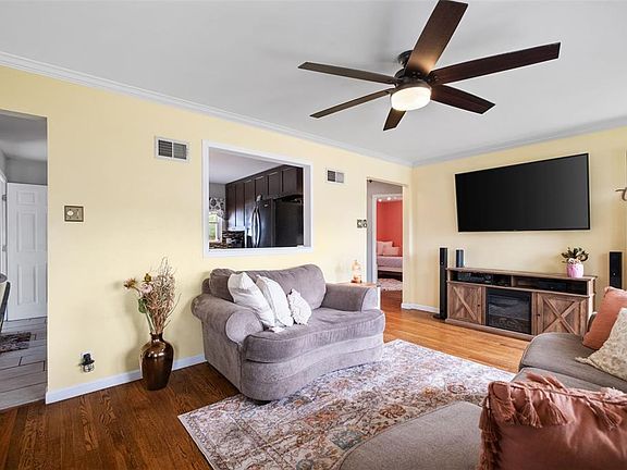 4th image of 11041 Pine Forest Dr