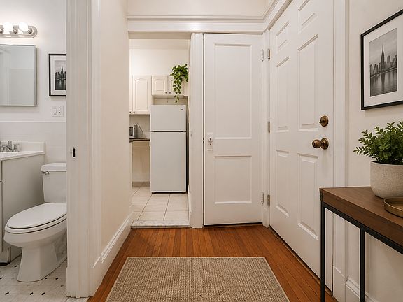 4th image of 10 Orkney Rd APT 5