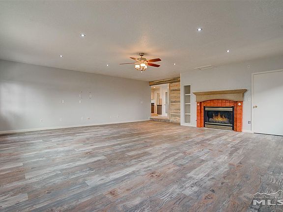 4th image of 2530 Henning Ln