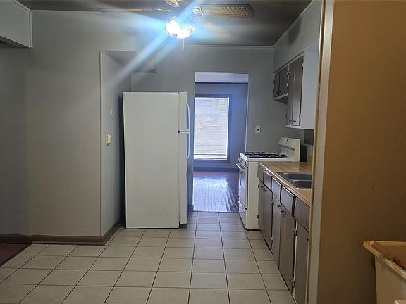 5th image of 1040 E Bernhard Ave