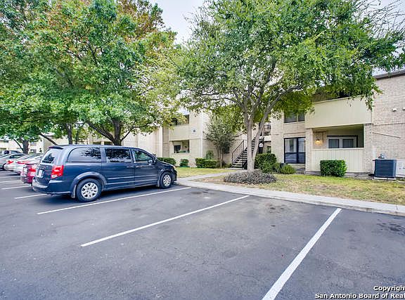 3rd image of 11843 Braesview APT 1403