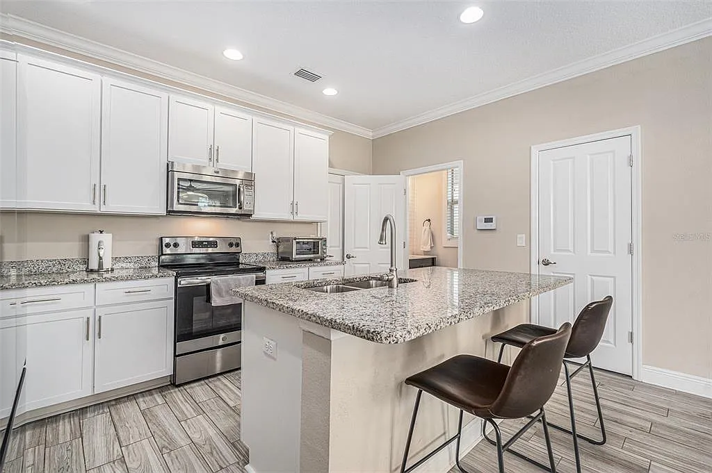 3 bed, 2.5 bath, 1617 sqft, $2,800 — Photo 2