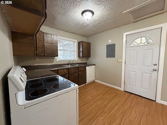 4th image of 3215 SE Vineyard Rd