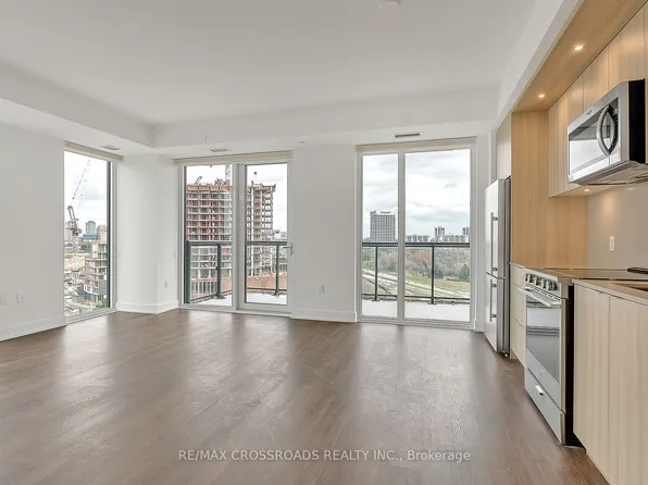 30 Inn On The Park Dr, Toronto, ON