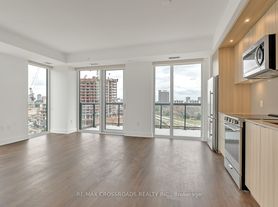 30 Inn On The Park Dr