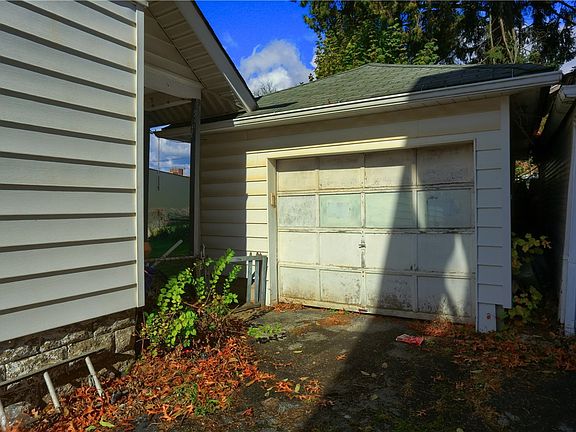 4th image of 18 W Moody Ave