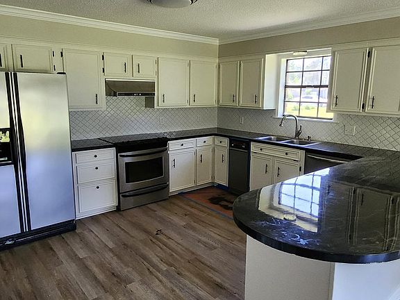 4th image of 1415 Julie Dr