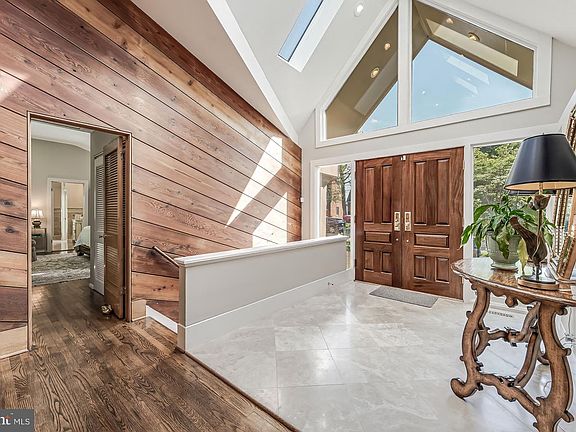 2nd image of 4015 Laird Pl