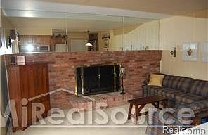 5th image of 17482 Parklane St