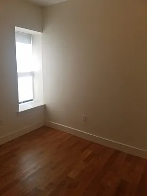 Rented by Space Link Realty | media 26