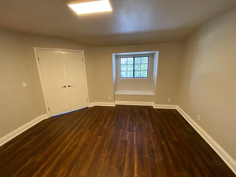 2545 Winsford Ln — Photo 23
