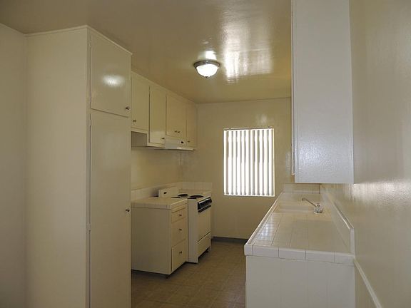 3rd image of 549 Nebraska Ave APT 7