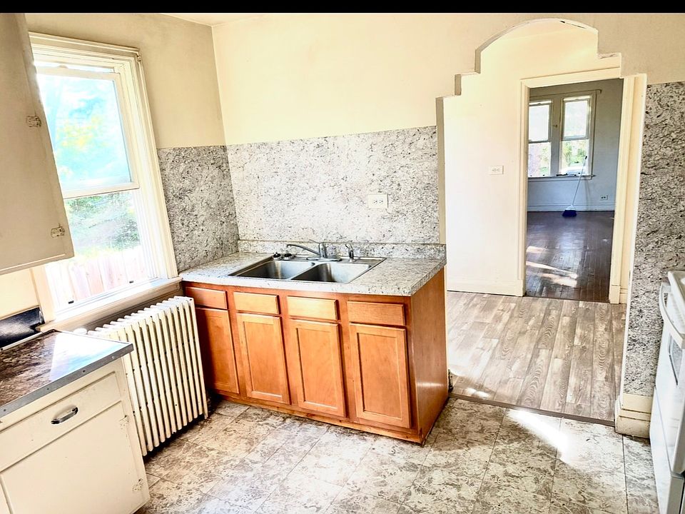 1st image of 105 5th St S APT 1