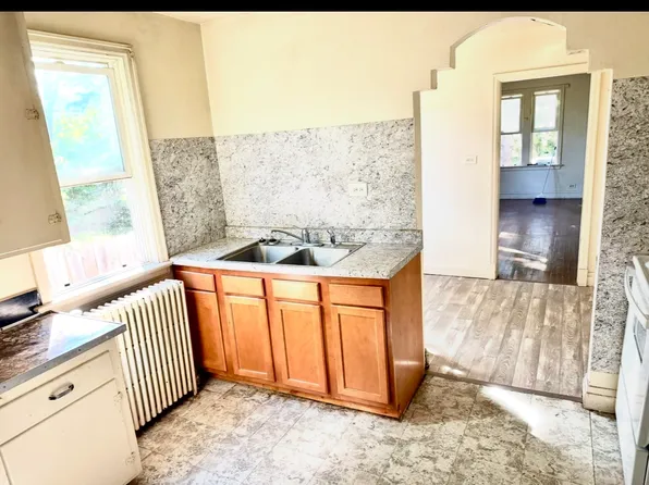 105 5th St S APT 1, Virginia, MN 55792