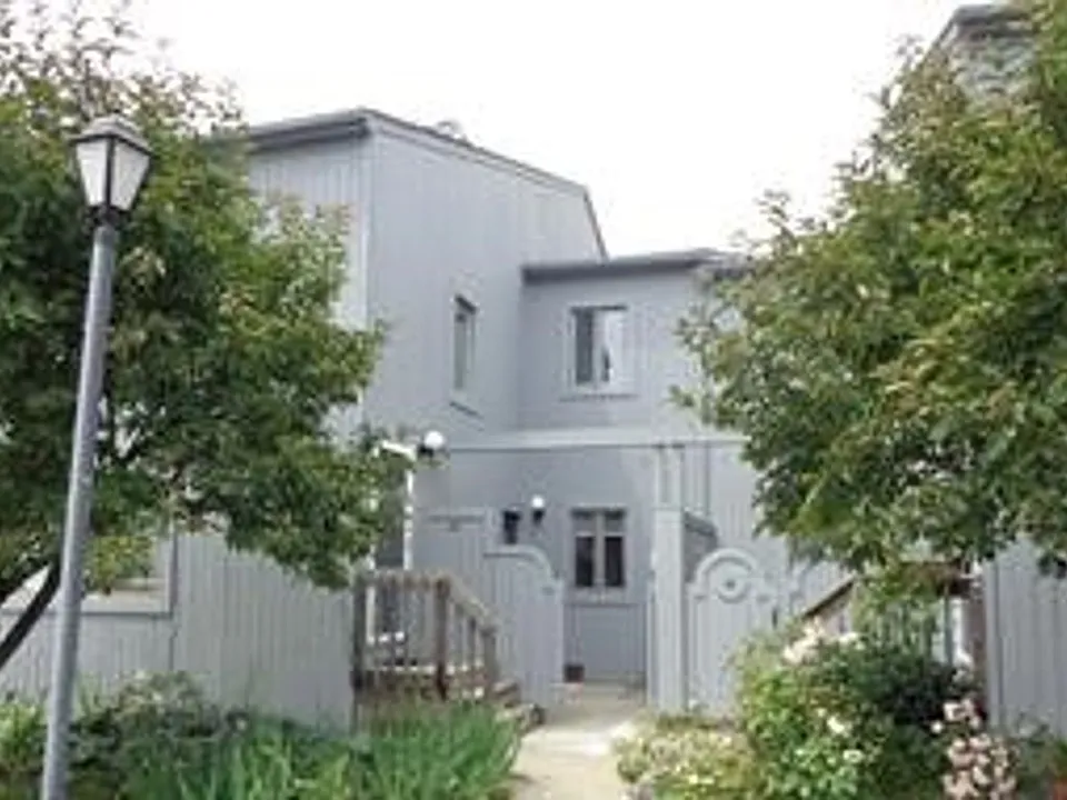 11 Hudson Point Ln