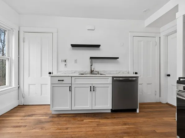 166 Elliot St #2, Newton Upper Falls, MA 02464