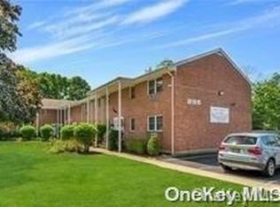 295 Merrick Rd APT 4B, Amityville, NY 11701