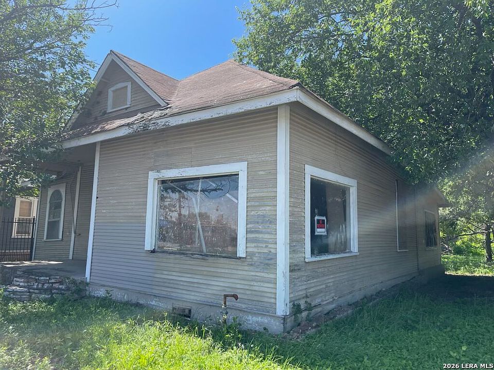 2nd image of 718 W Baylor