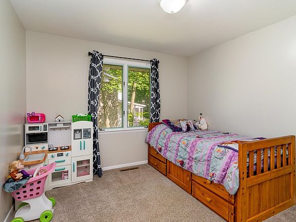 4th image of 4311 Bluebird Dr