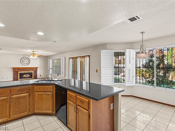 4th image of 1517 Ironbark Dr