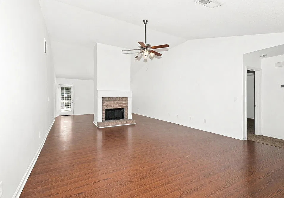 3 bed, 2.0 bath, 1823 sqft, $1,940 — Photo 4
