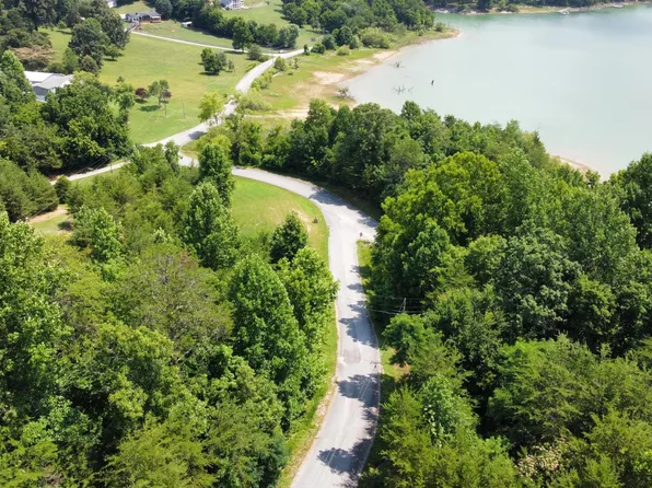 Hayden Dr, New Tazewell, TN 37825