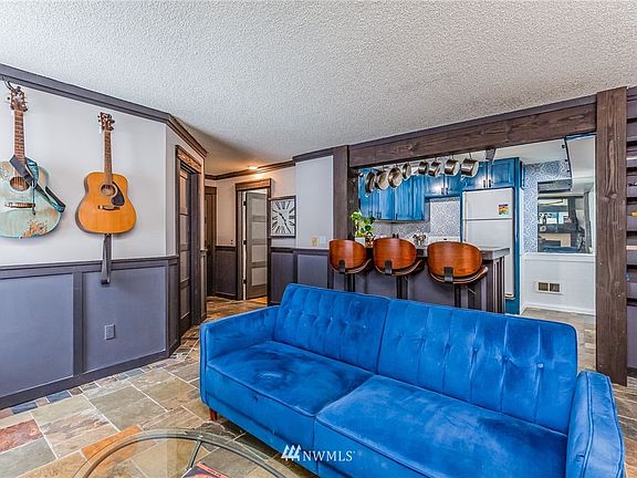 4th image of 223 E Hyak Dr