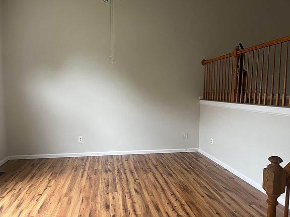 4th image of 11 Ebony Ct