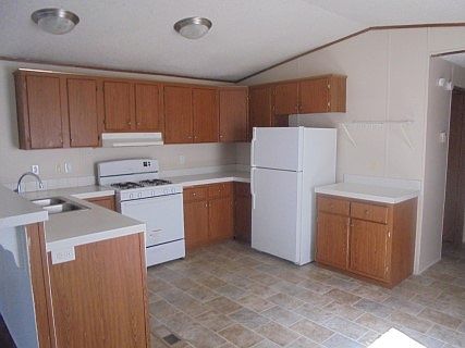 5th image of 3323 Iowa St Lot 111