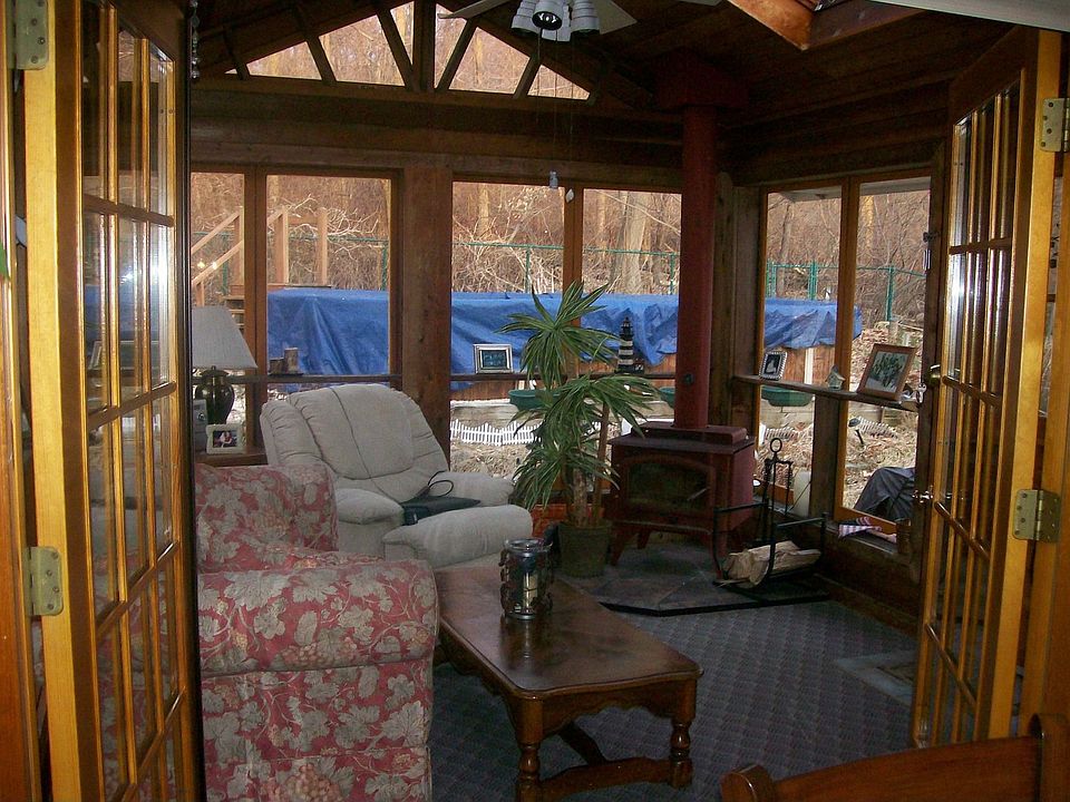 Sun room w/wb stove