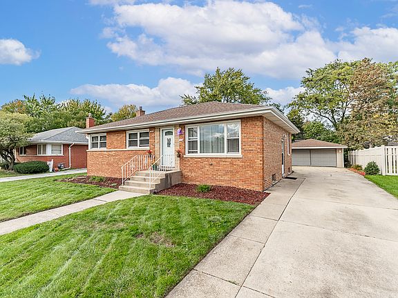 4th image of 904 E 167th Pl